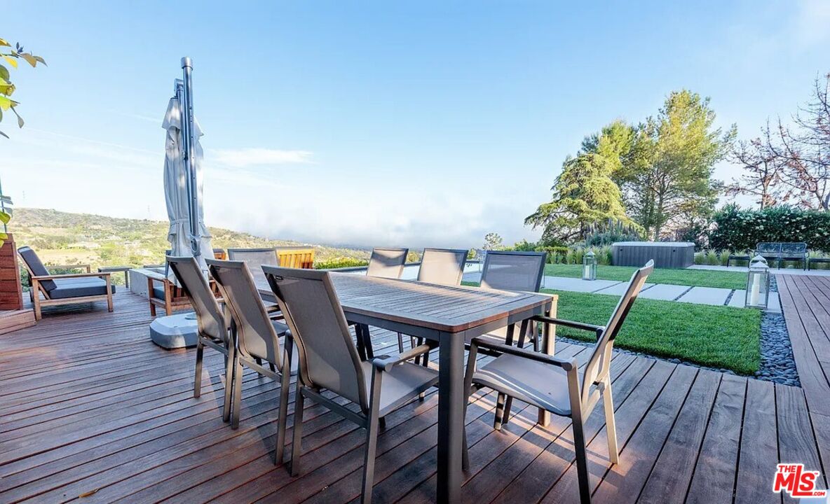 2528 Westridge Road Los Angeles, CA 90049 - Photo 12 of 33