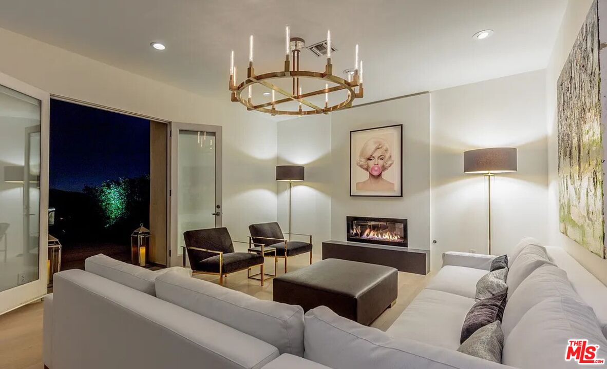 2528 Westridge Road Los Angeles, CA 90049 - Photo 16 of 33