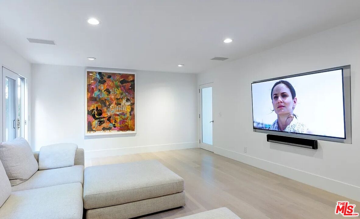 2528 Westridge Road Los Angeles, CA 90049 - Photo 17 of 33