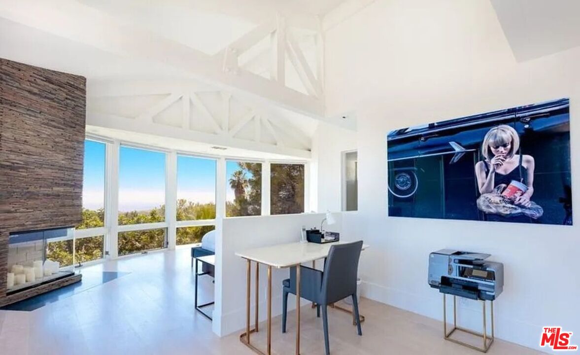 2528 Westridge Road Los Angeles, CA 90049 - Photo 18 of 33