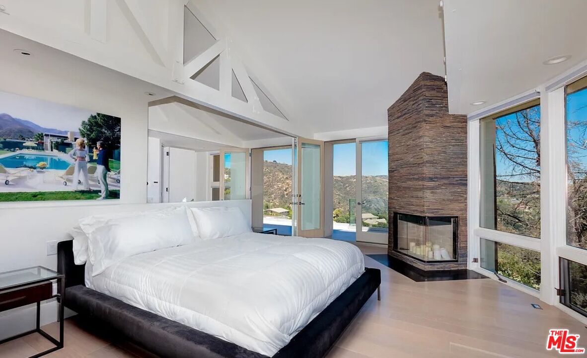 2528 Westridge Road Los Angeles, CA 90049 - Photo 19 of 33