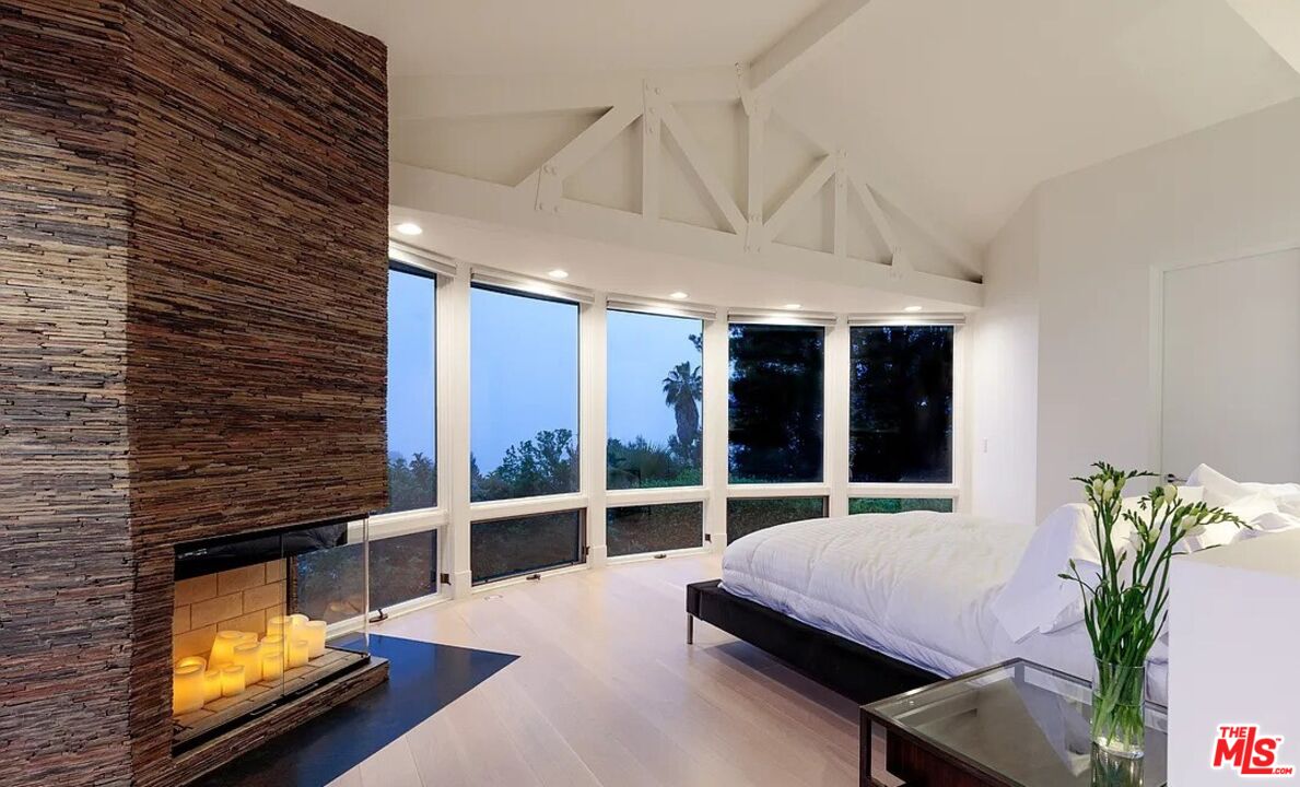 2528 Westridge Road Los Angeles, CA 90049 - Photo 20 of 33