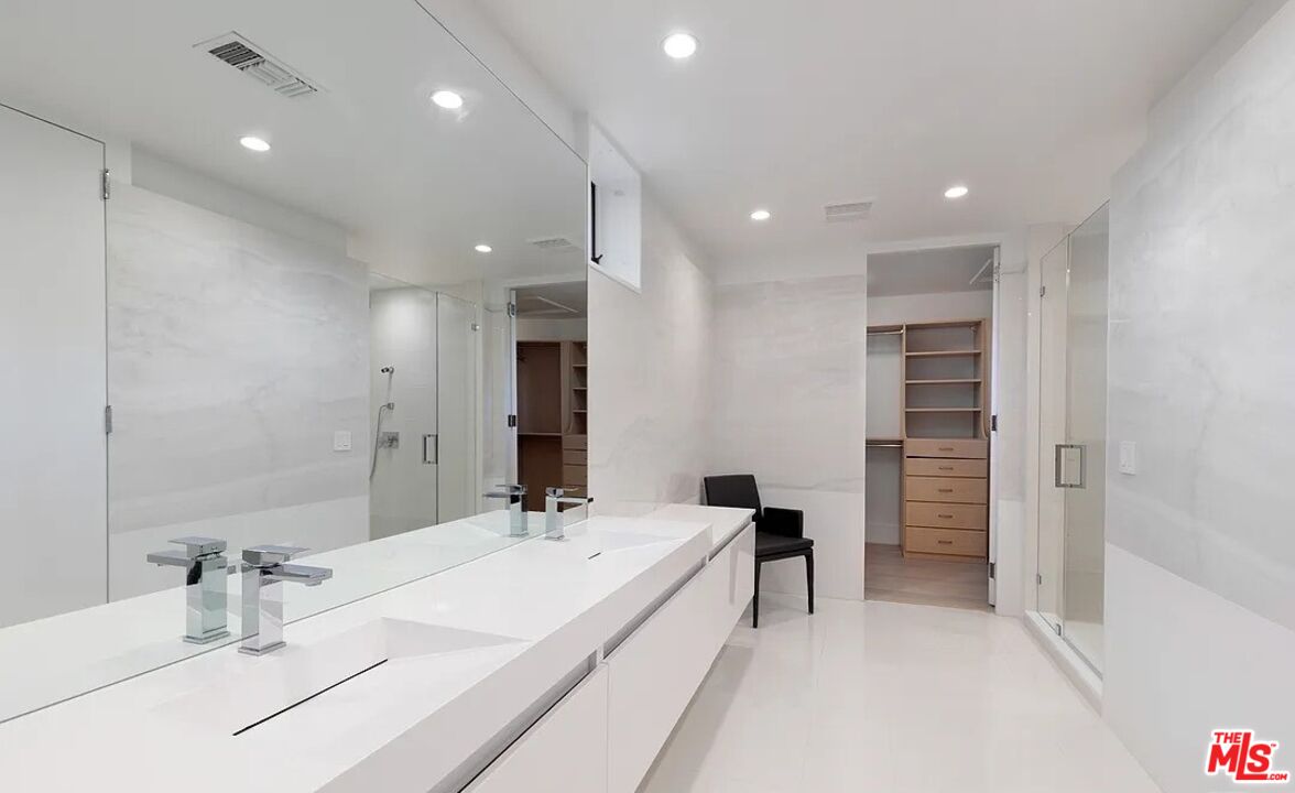 2528 Westridge Road Los Angeles, CA 90049 - Photo 21 of 33