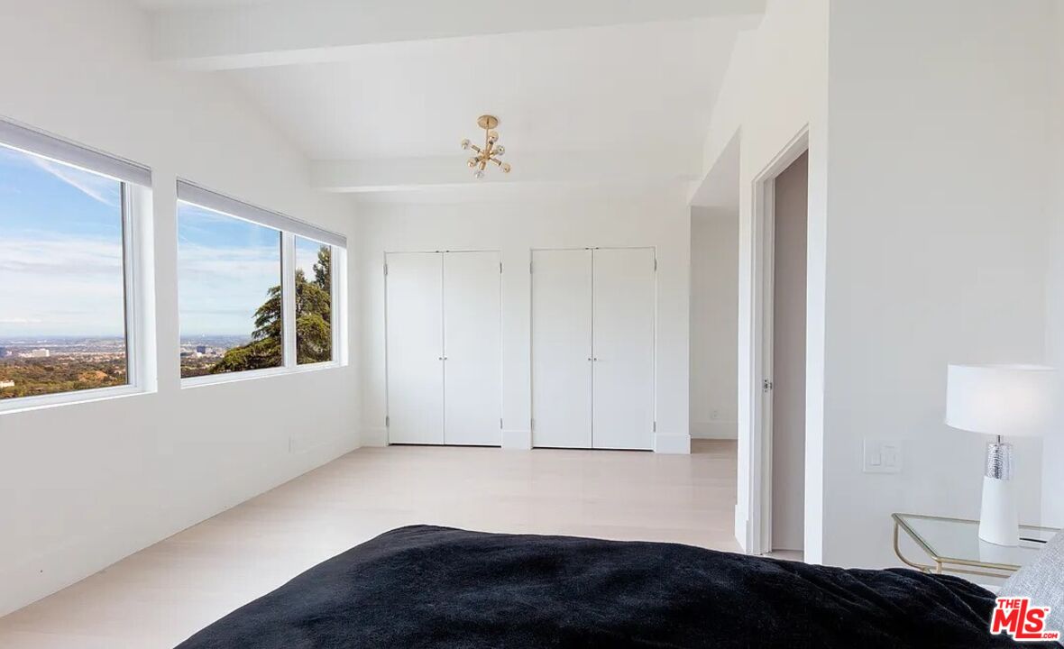 2528 Westridge Road Los Angeles, CA 90049 - Photo 23 of 33