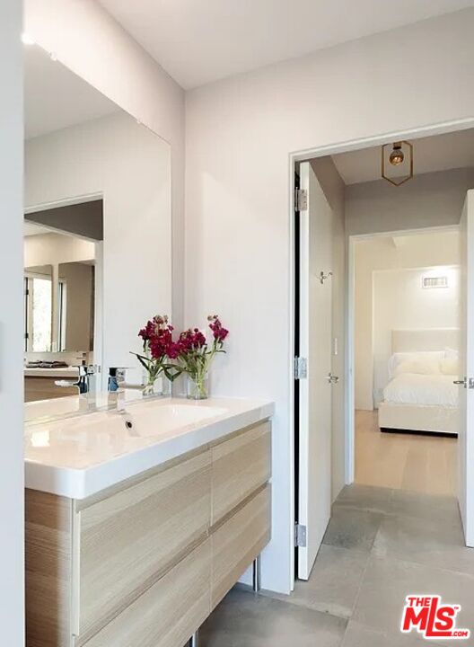 2528 Westridge Road Los Angeles, CA 90049 - Photo 24 of 33