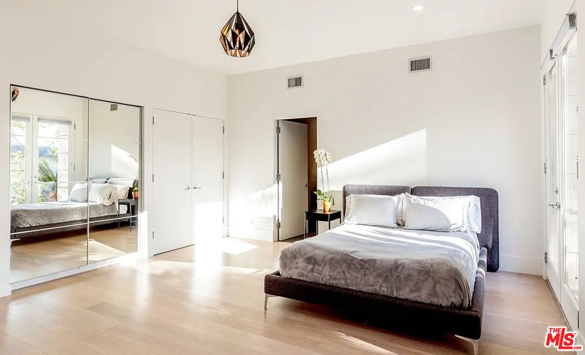 2528 Westridge Road Los Angeles, CA 90049 - Photo 30 of 33