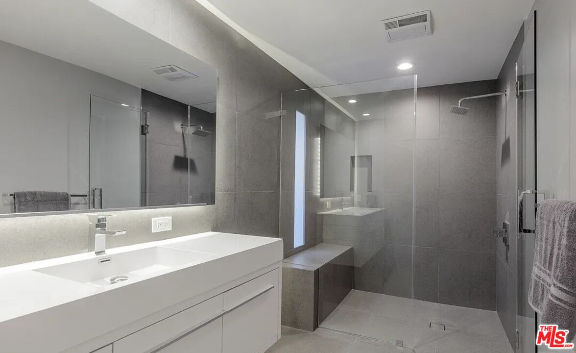 2528 Westridge Road Los Angeles, CA 90049 - Photo 31 of 33