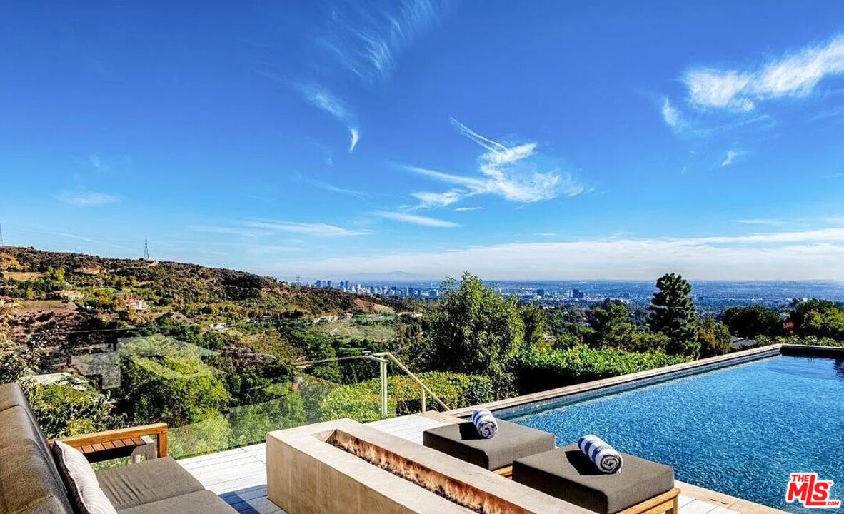 2528 Westridge Road Los Angeles, CA 90049 - Photo 5 of 33