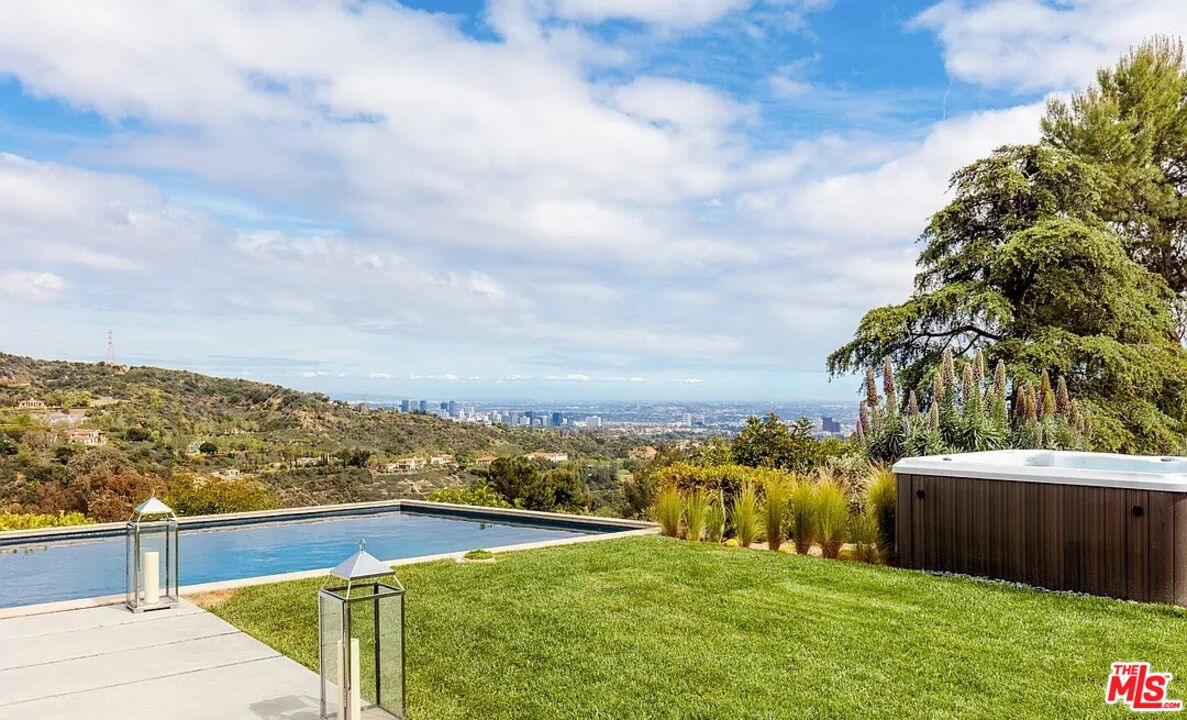 2528 Westridge Road Los Angeles, CA 90049 - Photo 6 of 33