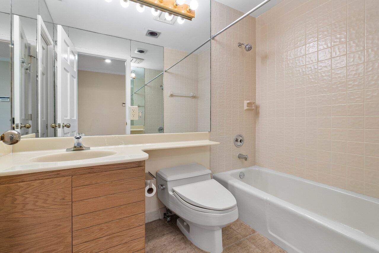5290 Boca Marina Circle South Boca Raton, FL 33487 - Photo 21 of 39 Bathroom 2