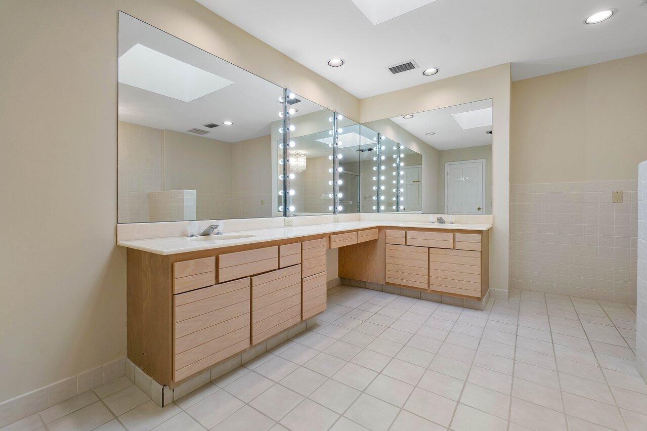 5290 Boca Marina Circle South Boca Raton, FL 33487 - Photo 27 of 39 Main Bathroom