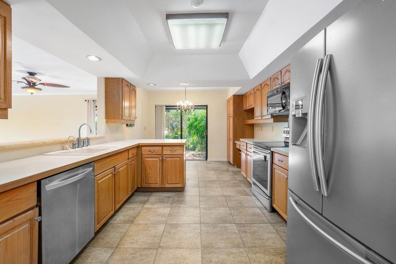 5290 Boca Marina Circle South Boca Raton, FL 33487 - Photo 28 of 39 Kitchen