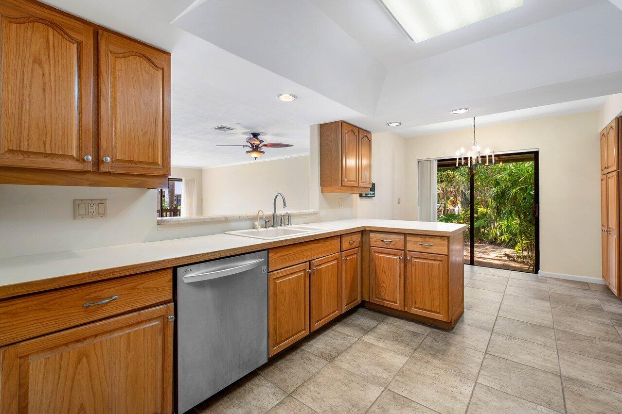 5290 Boca Marina Circle South Boca Raton, FL 33487 - Photo 29 of 39 Kitchen