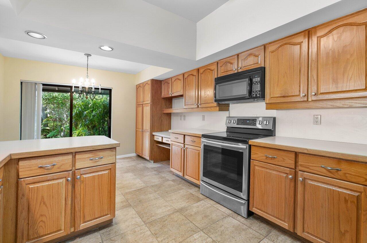 5290 Boca Marina Circle South Boca Raton, FL 33487 - Photo 30 of 39 Kitchen
