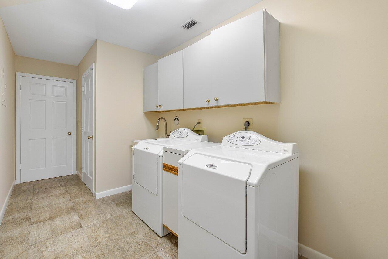 5290 Boca Marina Circle South Boca Raton, FL 33487 - Photo 32 of 39 Laundry Room