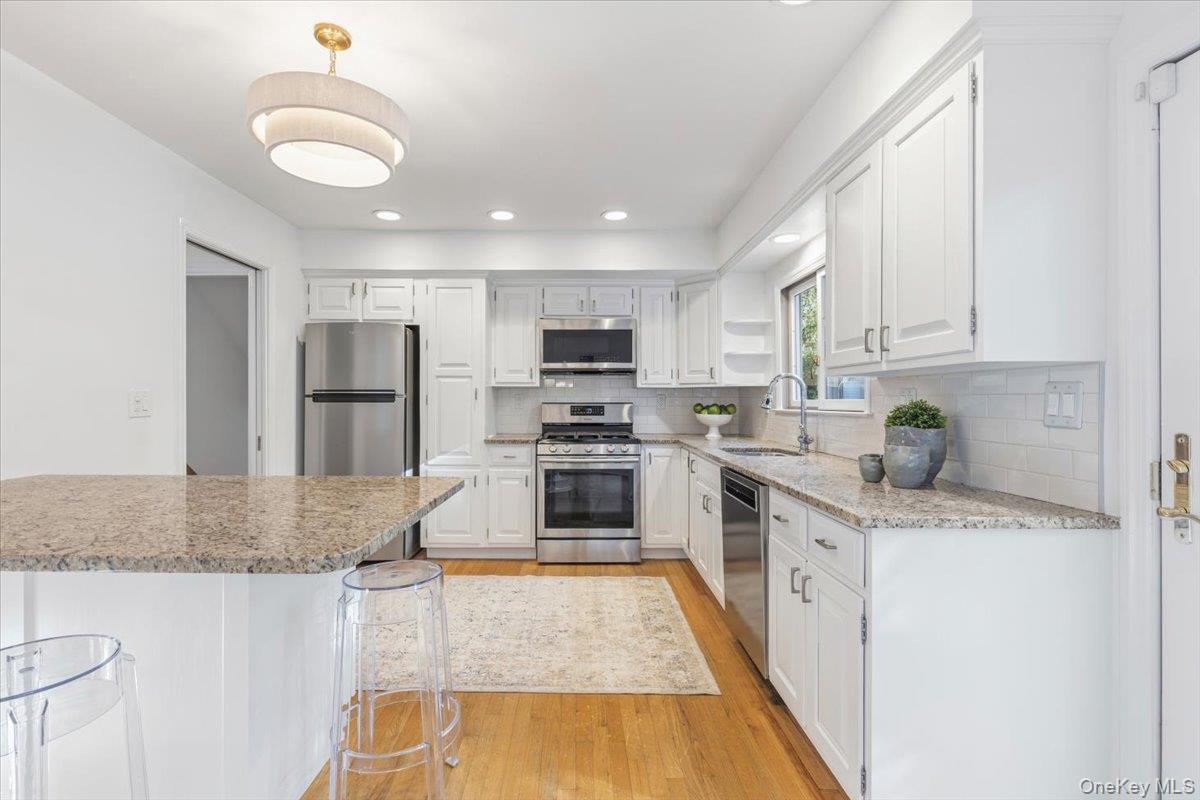 37 Colby Avenue Rye, NY 10580 - Photo 5 of 36