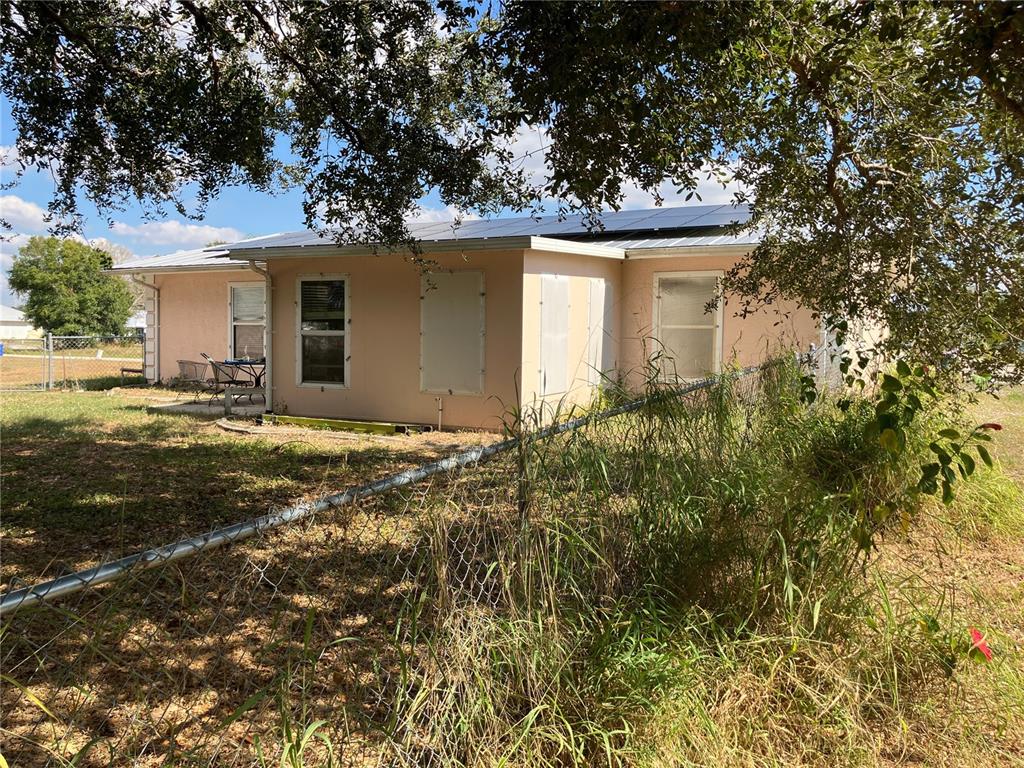 11337 Southwest Pine Avenue Arcadia, FL 34269 - Photo 6 of 8 a front view of a house with garden