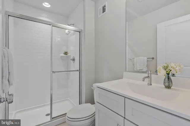 $3,300 | 4810 Garden View Lane, Chantilly, VA 20151