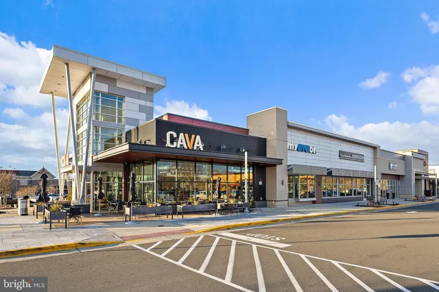 $3,300 | 4810 Garden View Lane, Chantilly, VA 20151