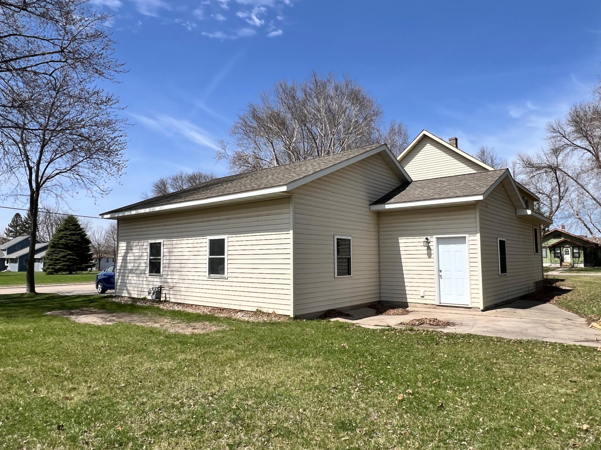 324 East Snelling Avenue Appleton, MN 56208 - Photo 3 of 5