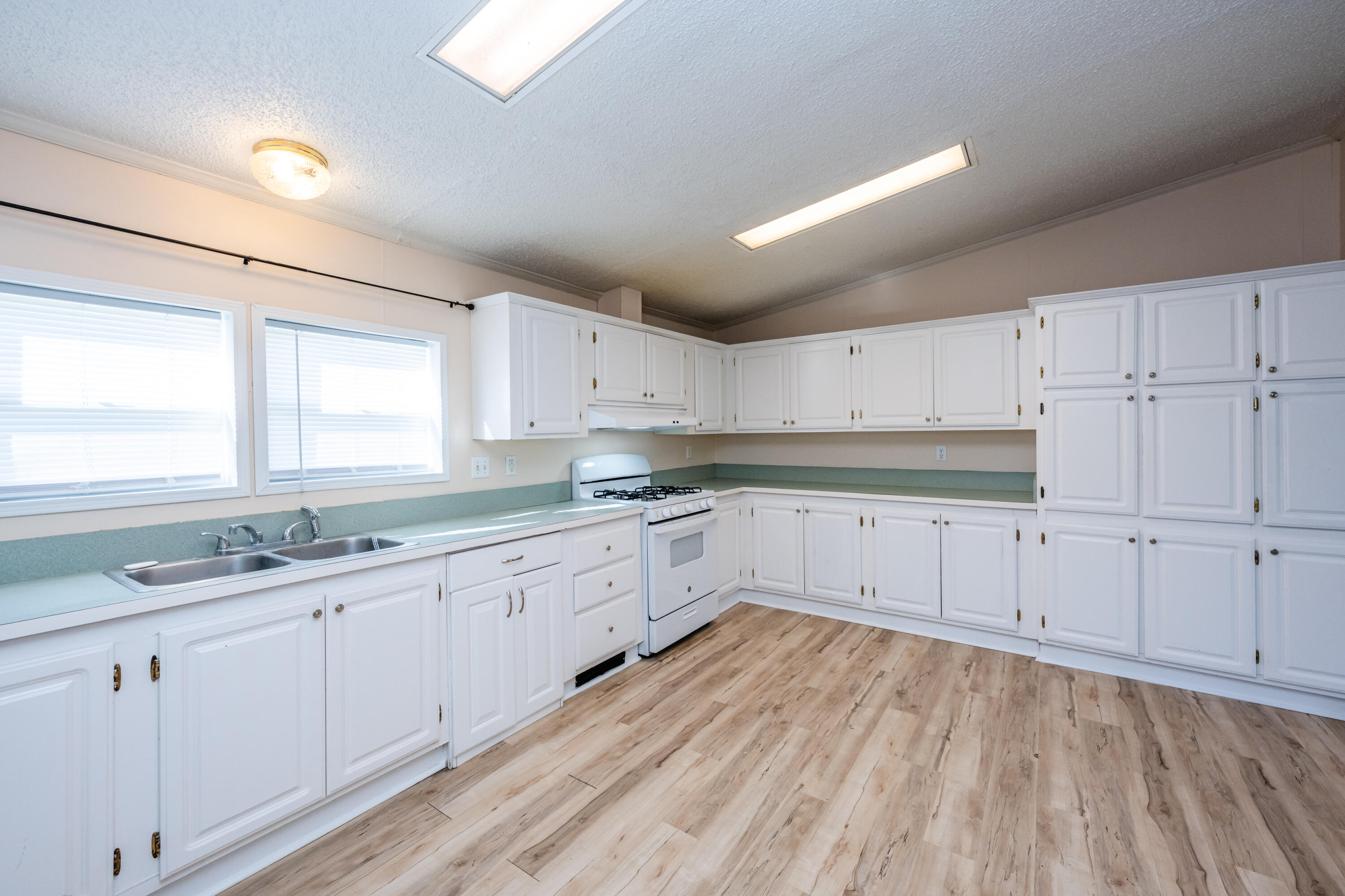 4025 Hennessey Road Watervliet, MI 49098 - Photo 12 of 28 Hennessey-112