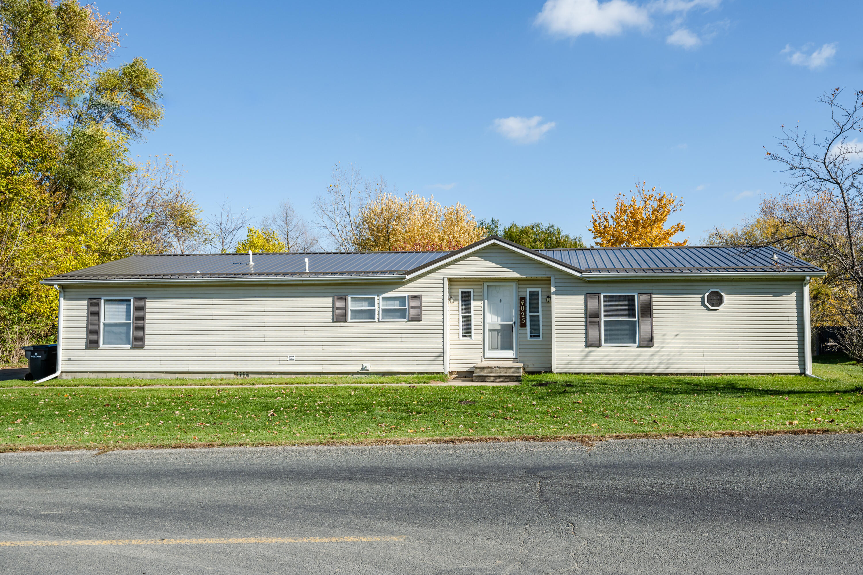 4025 Hennessey Road Watervliet, MI 49098 - Photo 2 of 28 Hennessey-101