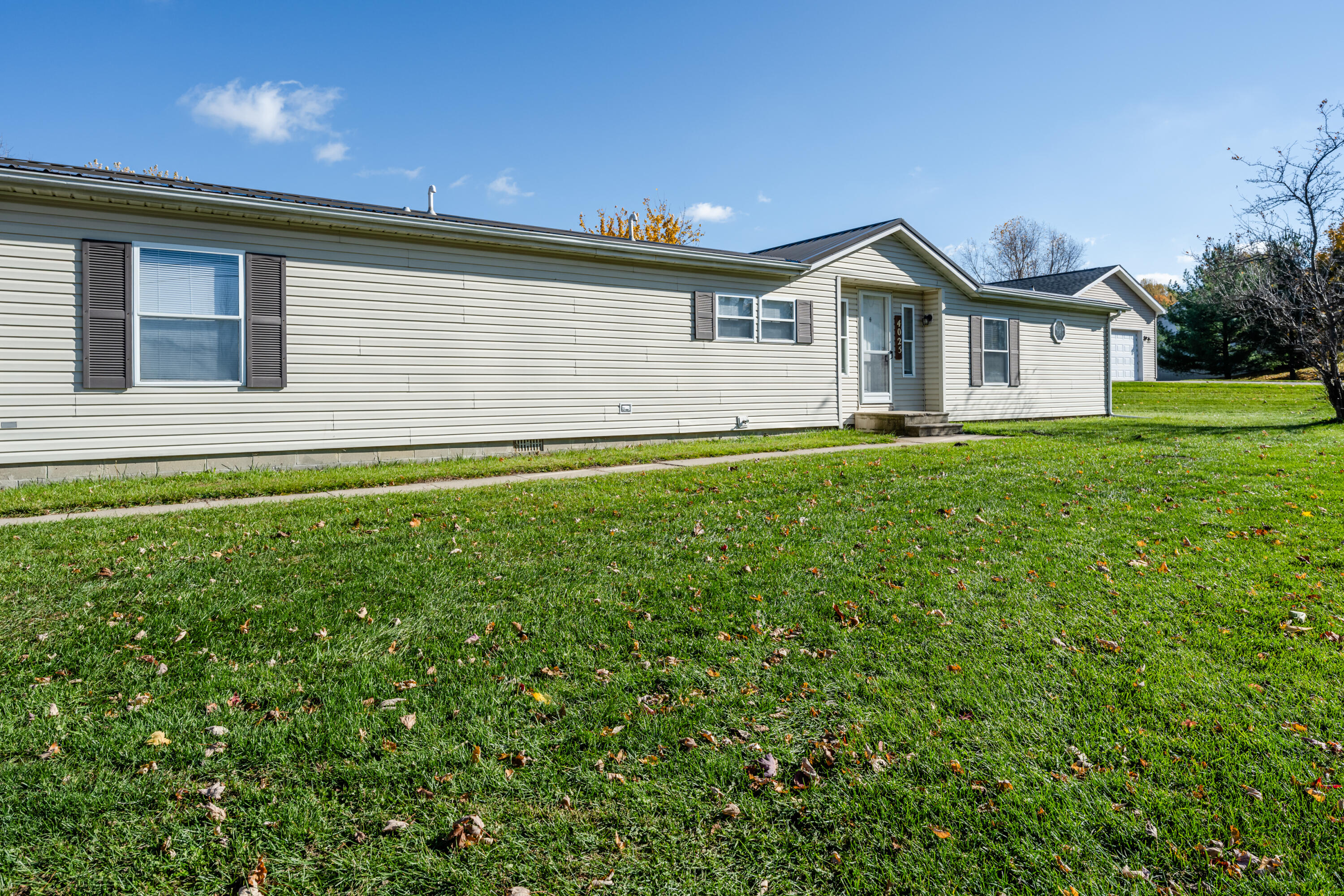 4025 Hennessey Road Watervliet, MI 49098 - Photo 3 of 28 Hennessey-103