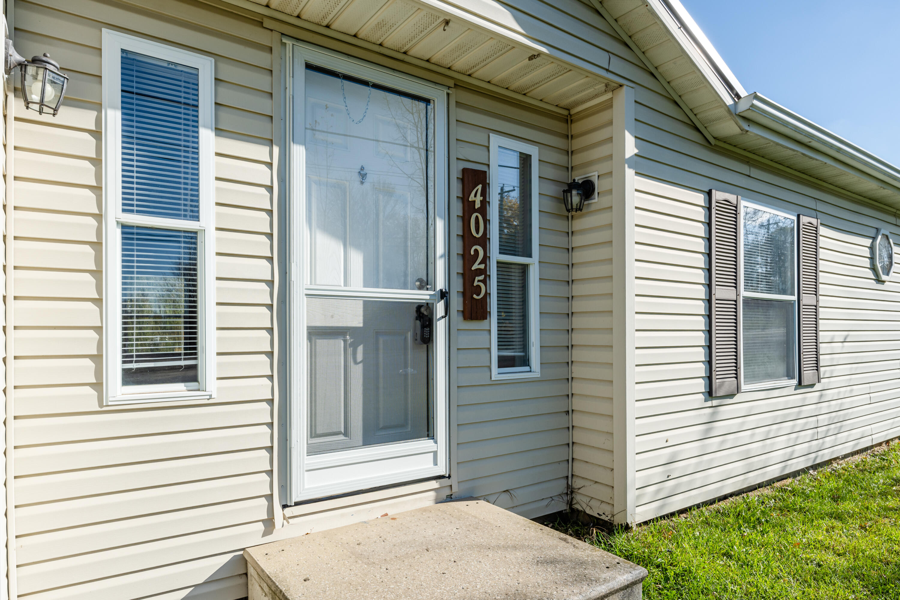 4025 Hennessey Road Watervliet, MI 49098 - Photo 4 of 28 Hennessey-104