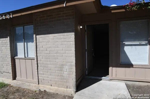 $875 | 5607 Lochmoor, Unit 2, San Antonio, TX 78244