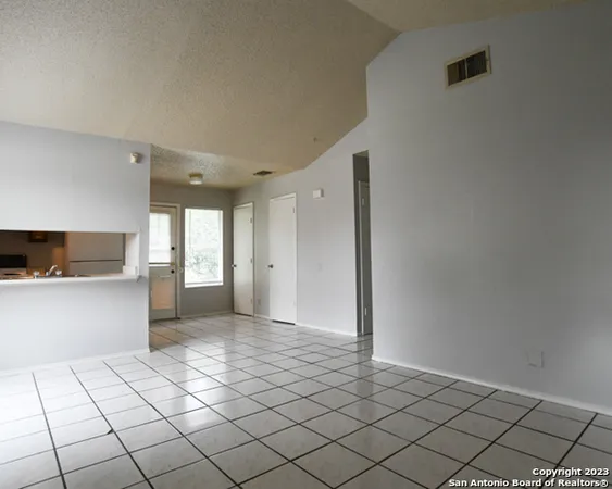 $875 | 5607 Lochmoor, Unit 2, San Antonio, TX 78244