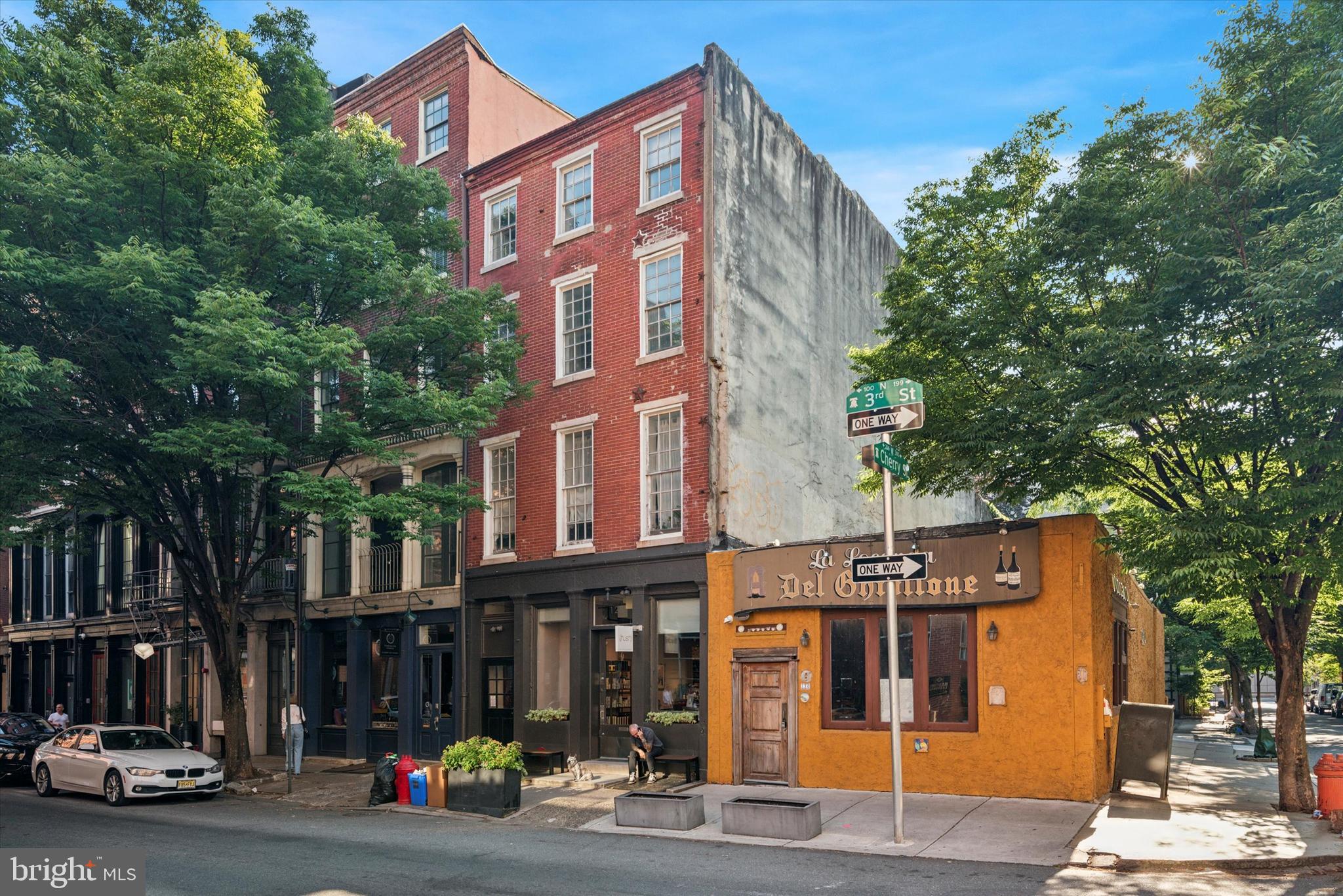 128 North 3rd Street, Unit 2R Philadelphia, PA 19106 - Photo 1 of 16 a front view of a building with street view