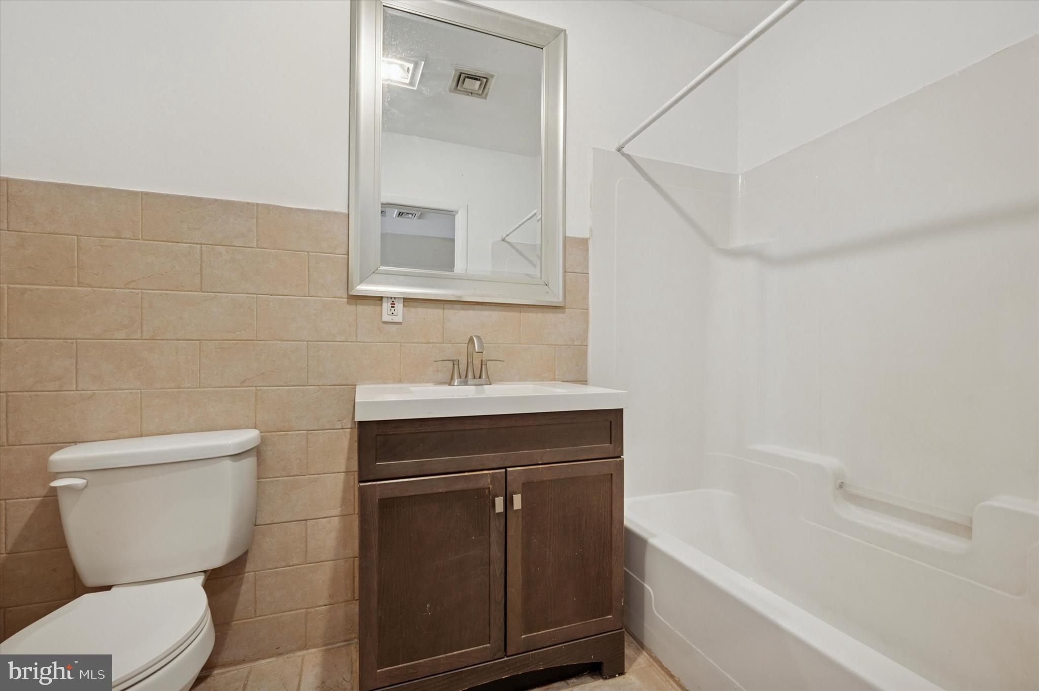 128 North 3rd Street, Unit 2R Philadelphia, PA 19106 - Photo 15 of 16 a bathroom with a sink a toilet and bathtub