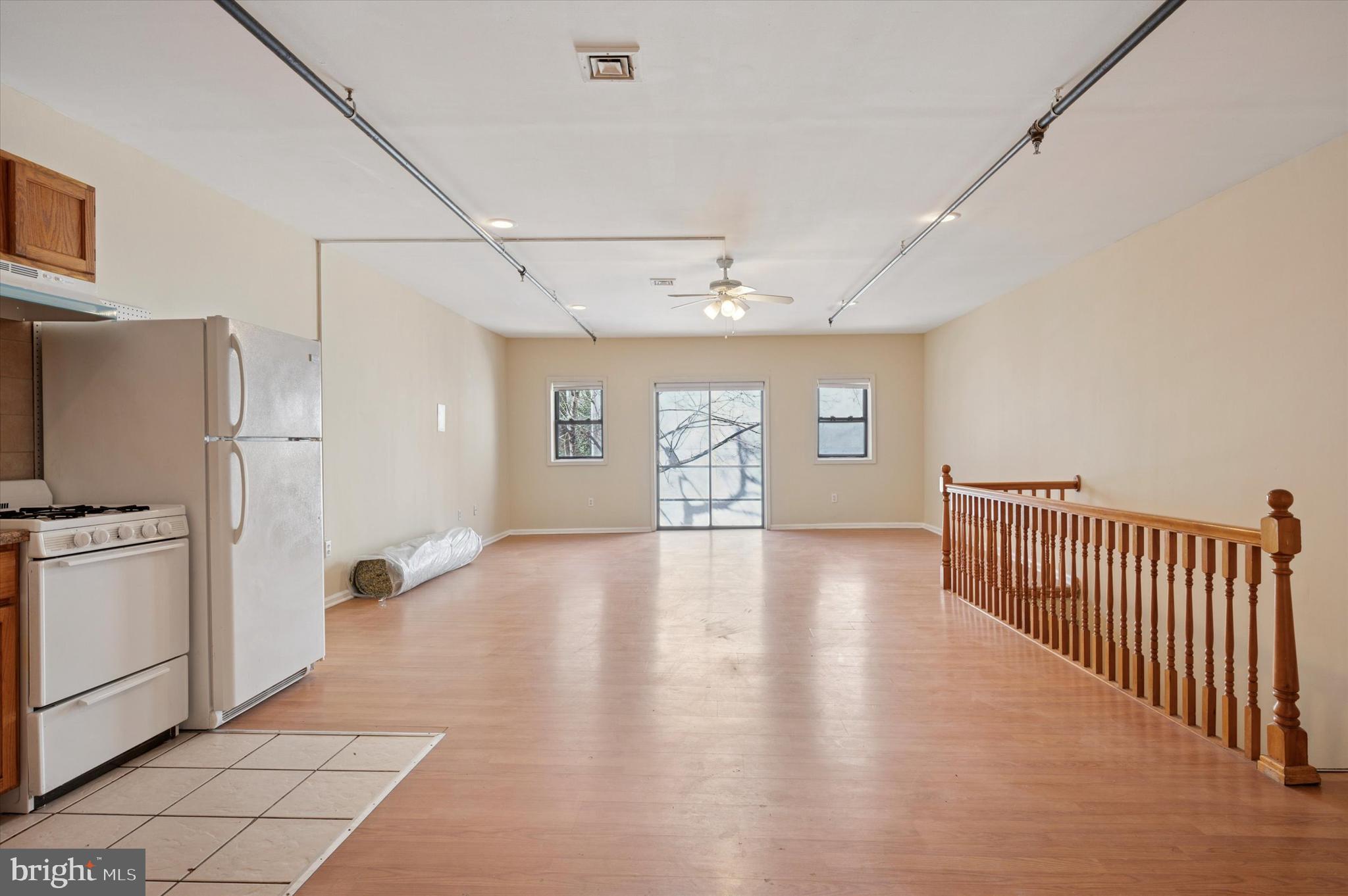 128 North 3rd Street, Unit 2R Philadelphia, PA 19106 - Photo 5 of 16 a view interior of a house having yard