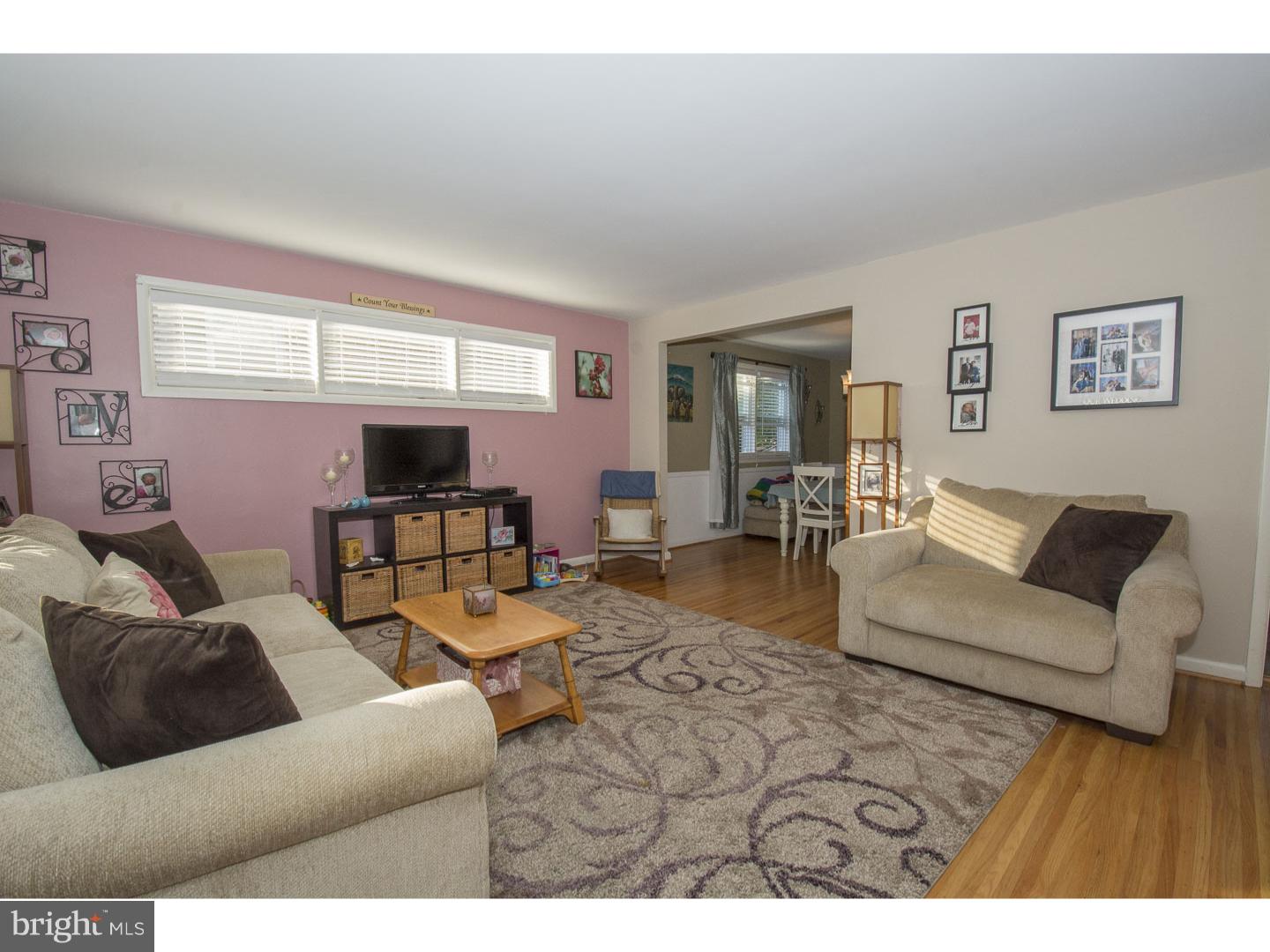417 Rittenhouse Circle Havertown, PA 19083 - Photo 5 of 24 Living Room