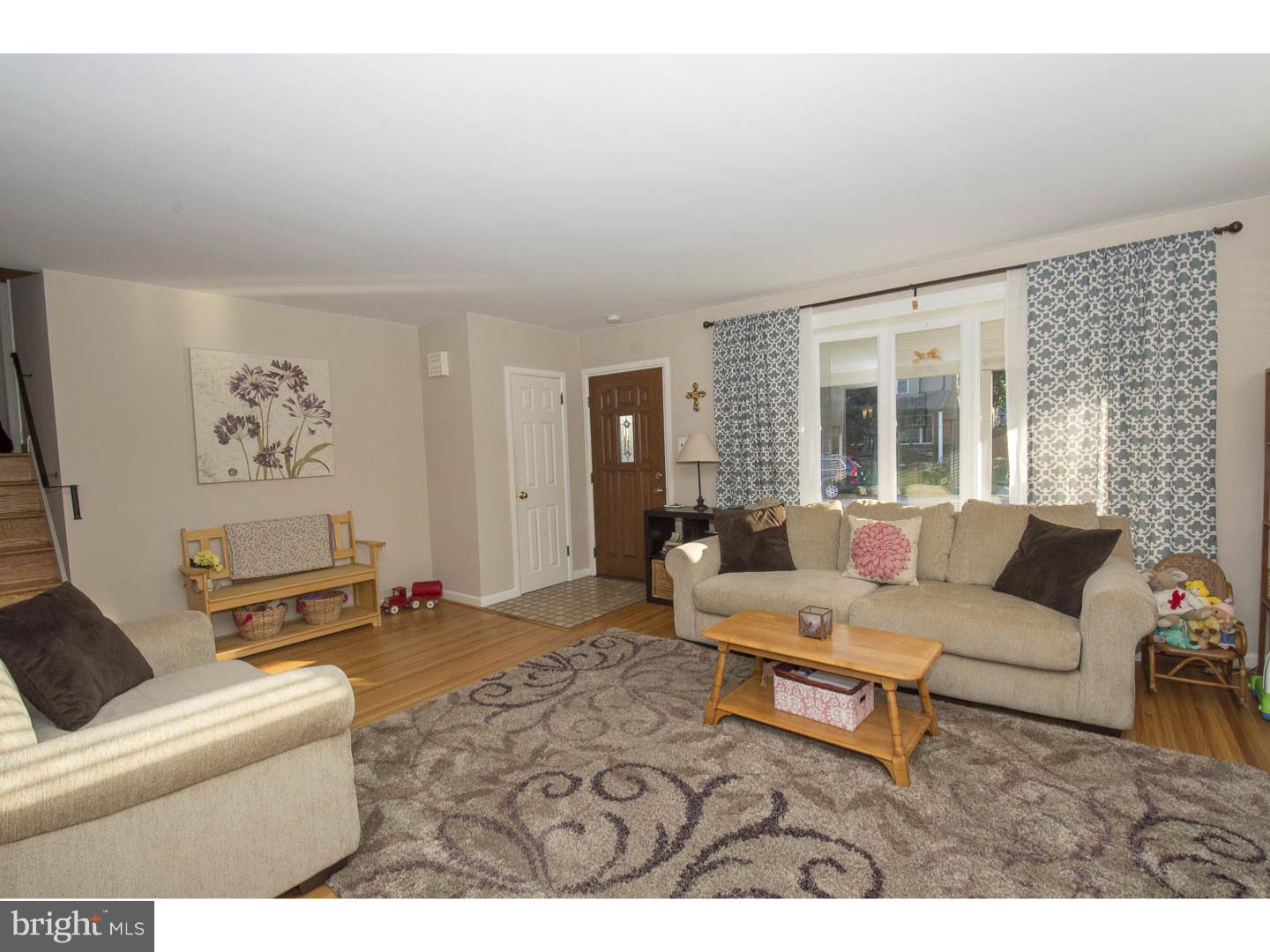 417 Rittenhouse Circle Havertown, PA 19083 - Photo 6 of 24 Living Room
