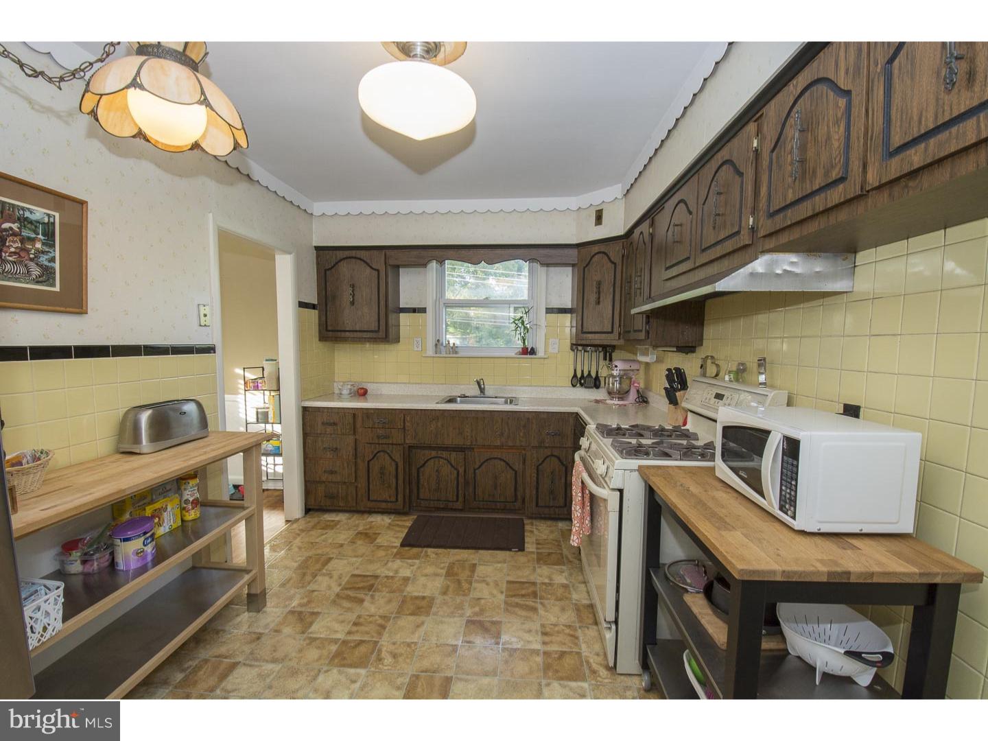 417 Rittenhouse Circle Havertown, PA 19083 - Photo 8 of 24 Kitchen