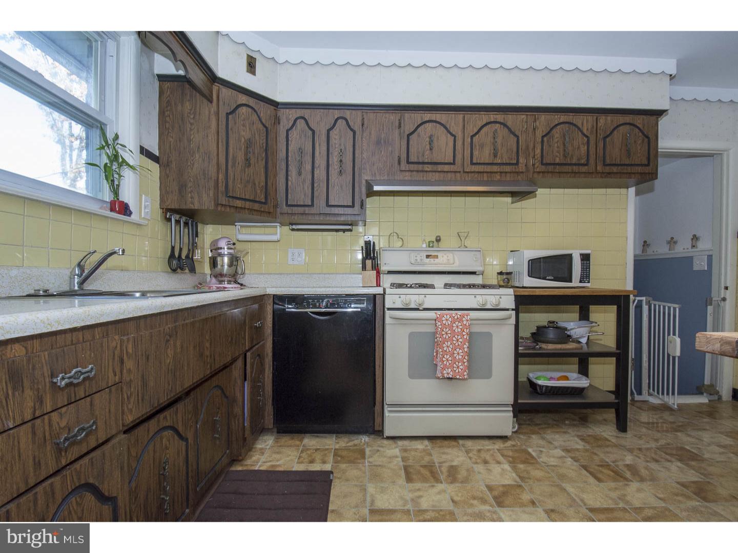 417 Rittenhouse Circle Havertown, PA 19083 - Photo 9 of 24 Kitchen