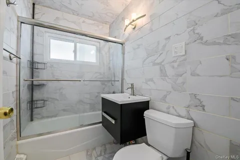 $879,000 | 2 Bridge Lane, Hicksville, NY 11801