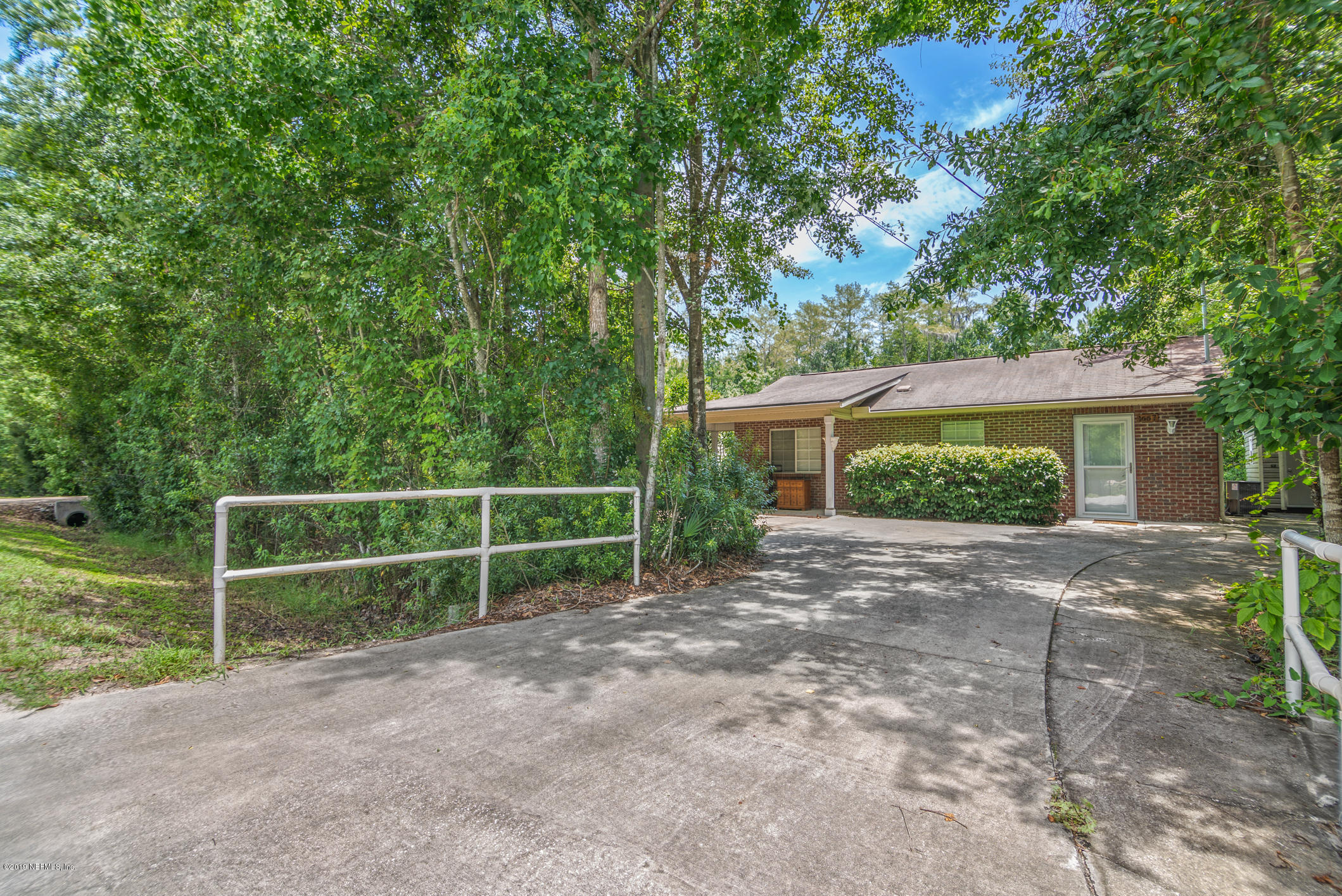 1665 Scott Road St. Johns, FL 32259 - Photo 4 of 54 a view of a house with backyard and a garden