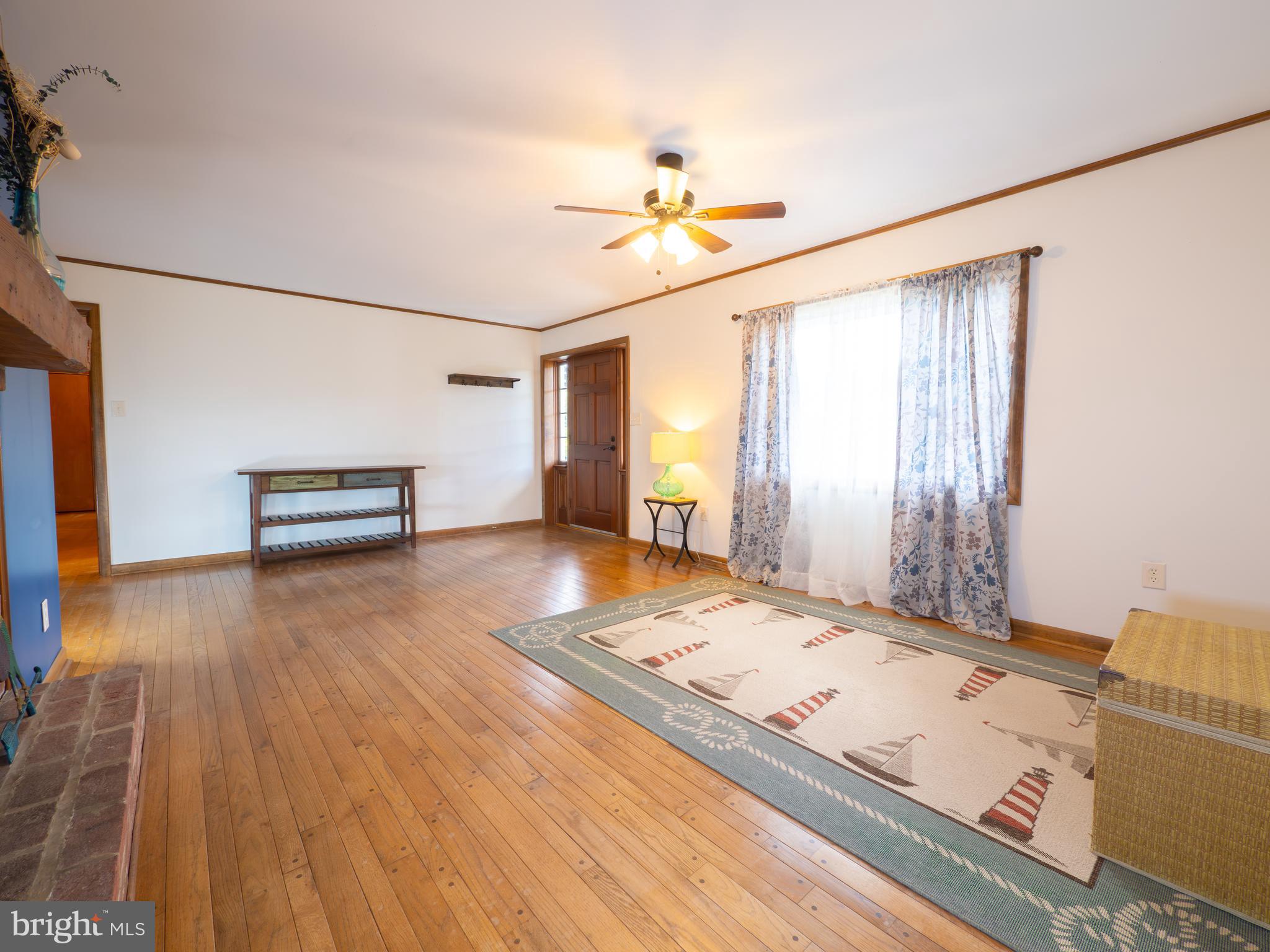 2521 Mt Hebron Road Strasburg, VA 22657 - Photo 21 of 59 Family room.