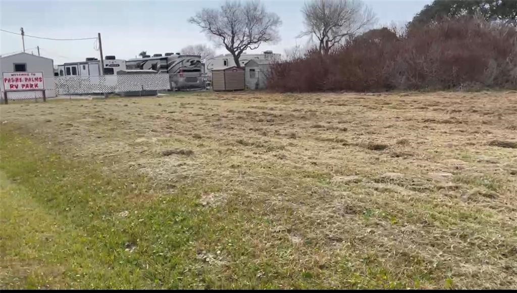 217 Skipper Lane Corpus Christi, TX 78418 - Photo 5 of 7 a backyard of a house