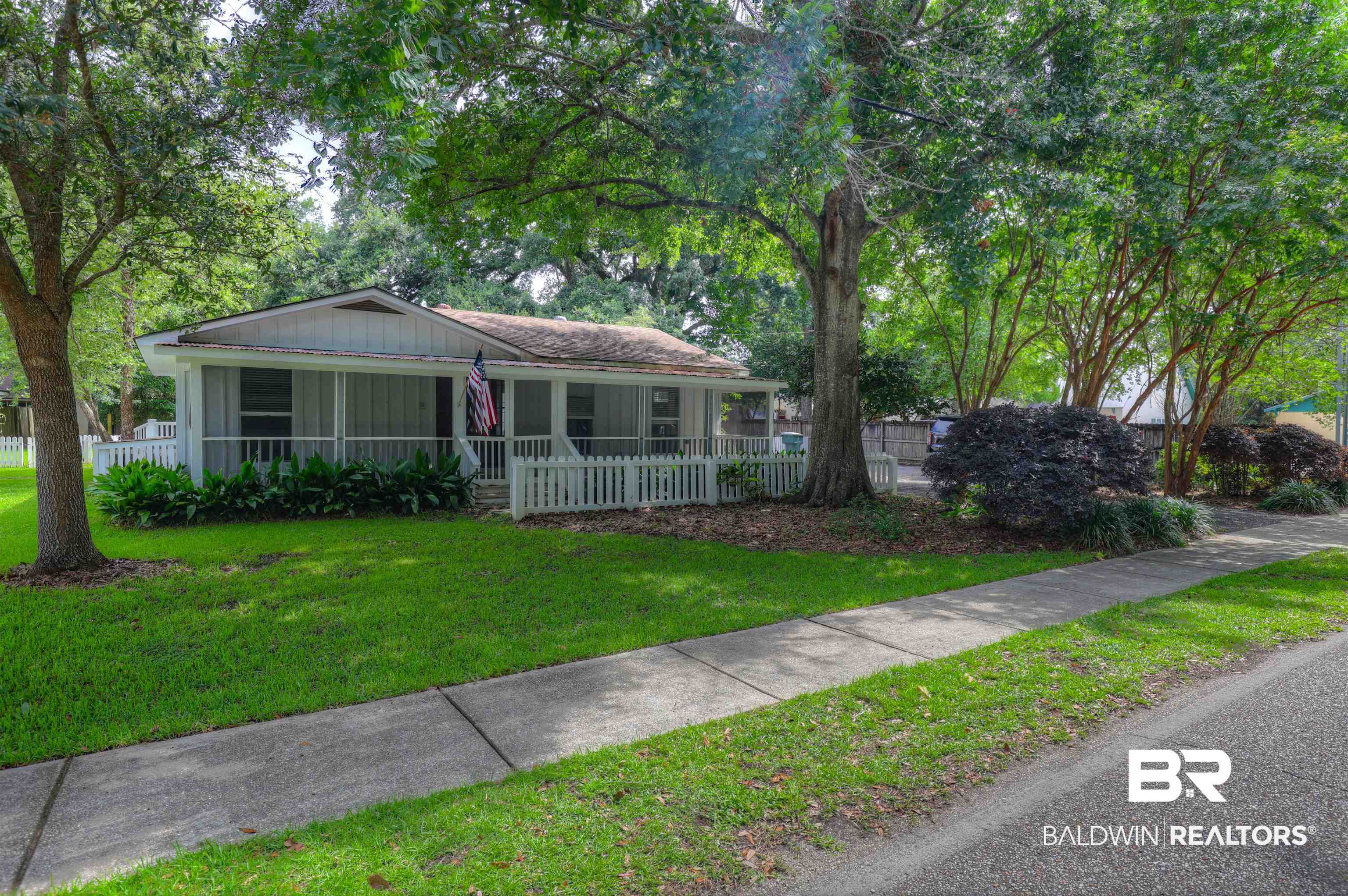 711 Magnolia Avenue Daphne, AL 36526 - Photo 2 of 28