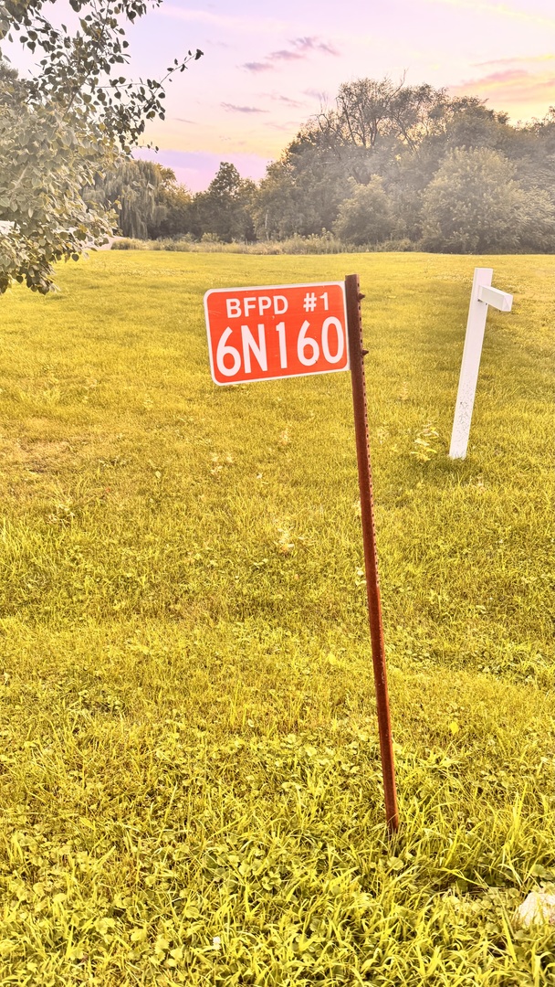 6N160 Garden Avenue Roselle, IL 60172 - Photo 2 of 6