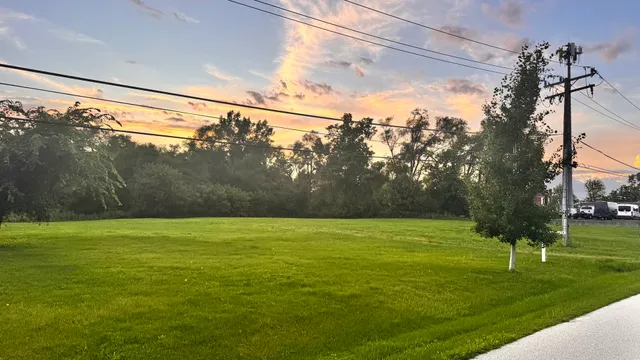 $295,000 | 6N160 Garden Avenue, Roselle, IL 60172