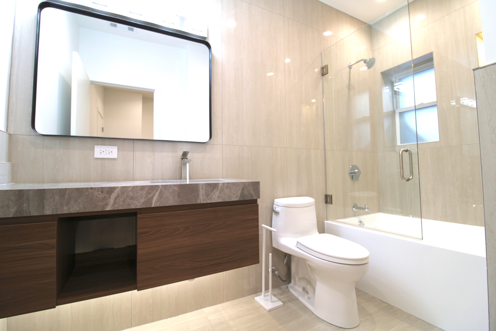 933 North Ashland Avenue, Unit 2F Chicago, IL 60622 - Photo 32 of 45