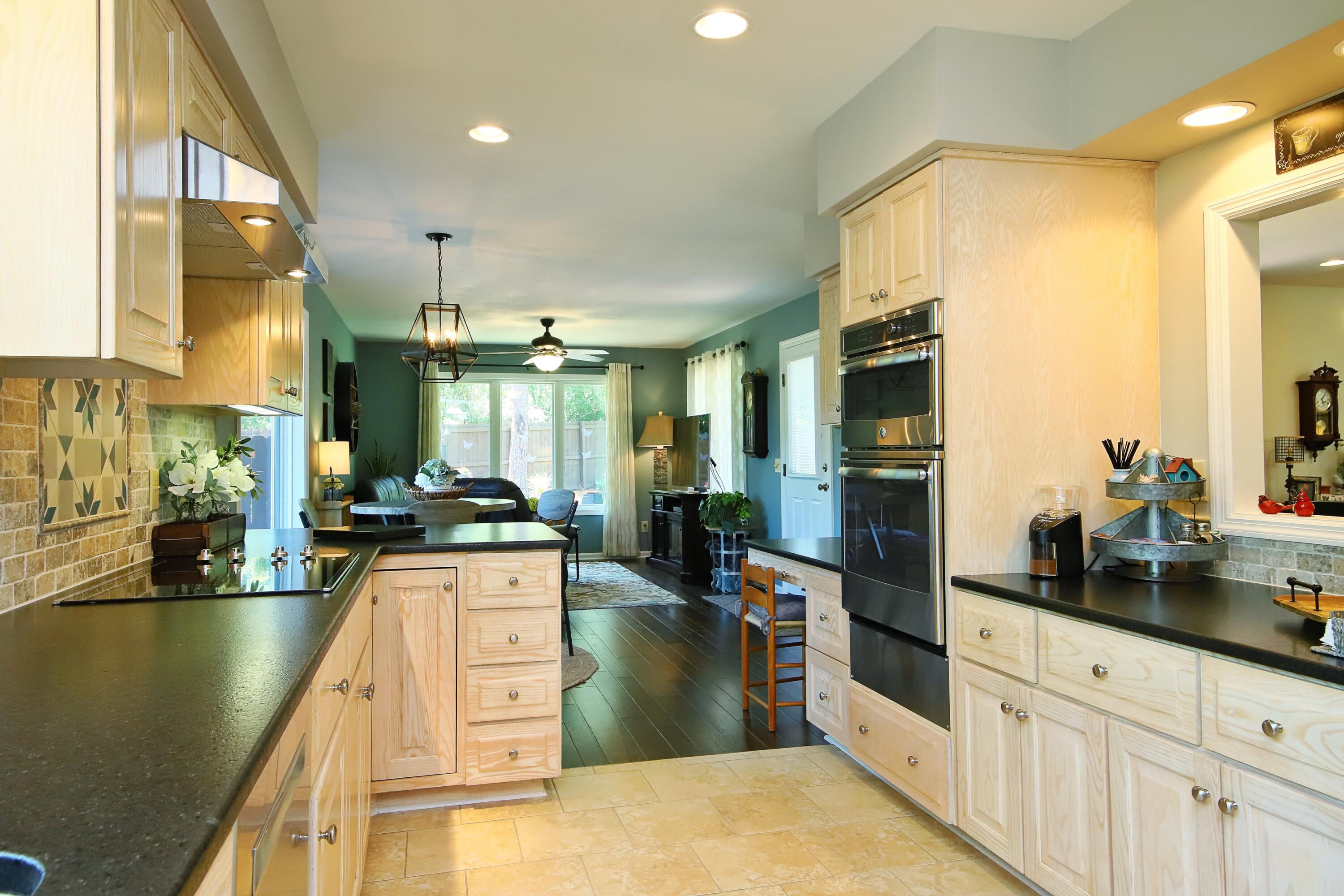 405 Old Mill Road Savannah, GA 31419 - Photo 17 of 45 18Kitchen