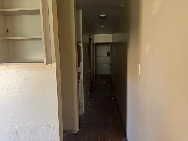 1772 Riverside Boulevard Memphis, TN 38109 - Photo 4 of 6 a bathroom with a glass shower door