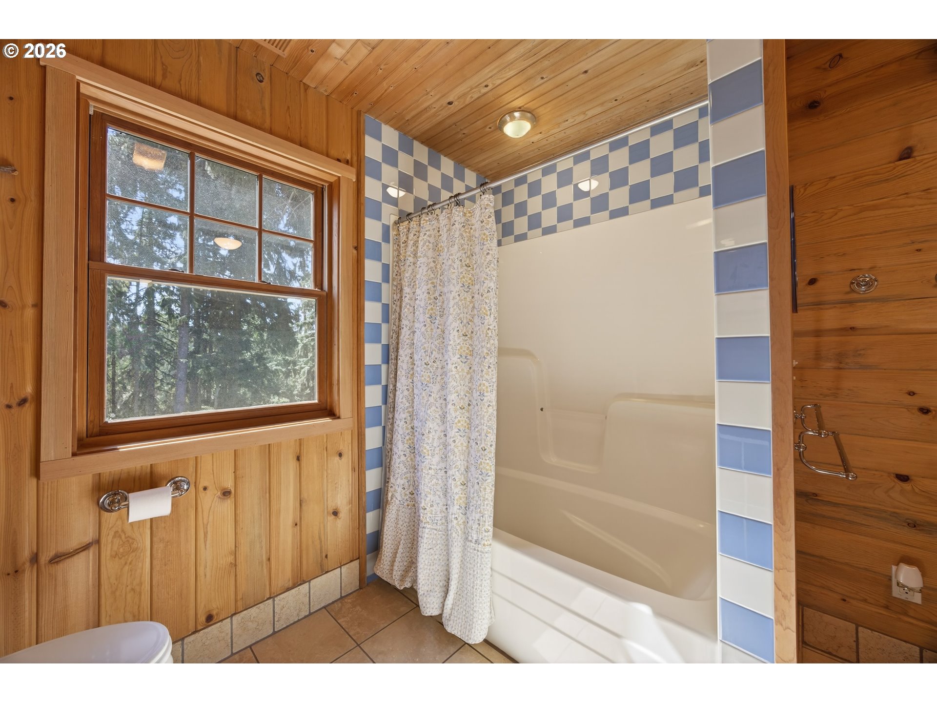 17765 Monnier Road Northeast Hubbard, OR 97032 - Photo 27 of 48 a view of a bathroom