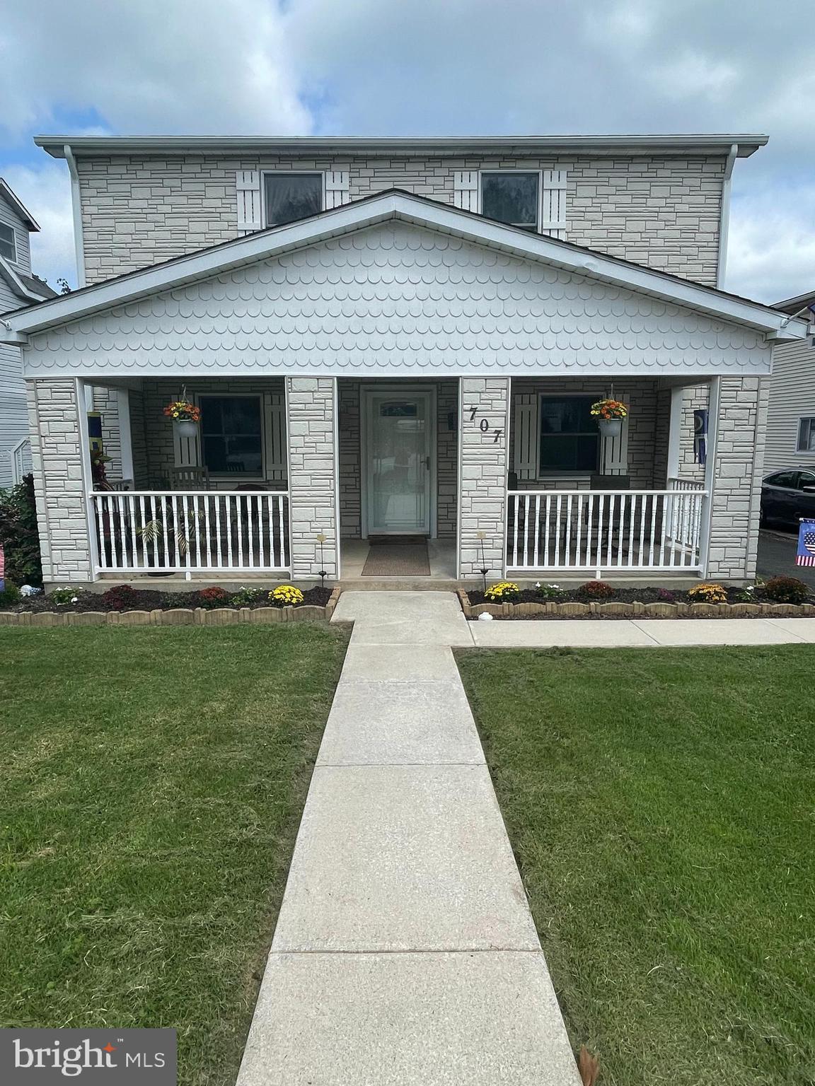 707 Fuselage Avenue Middle River, MD 21221 - Photo 1 of 28 Front of house