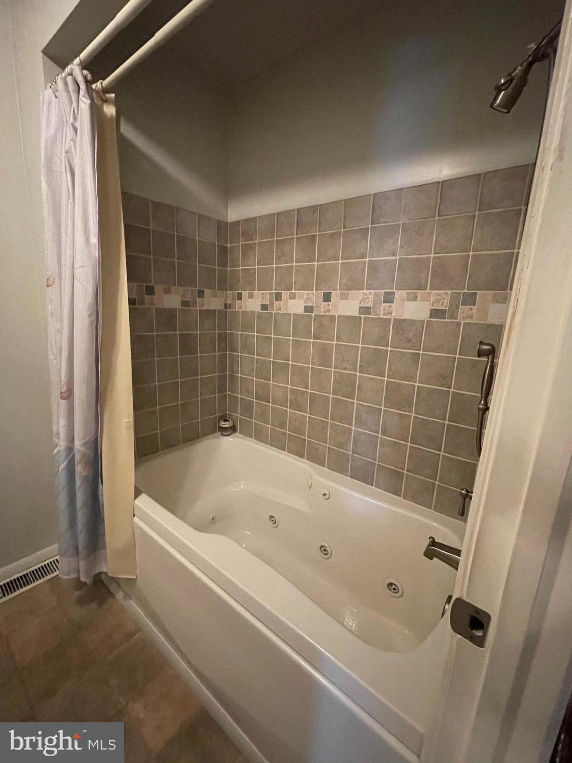 707 Fuselage Avenue Middle River, MD 21221 - Photo 13 of 28 1st Level Bath
